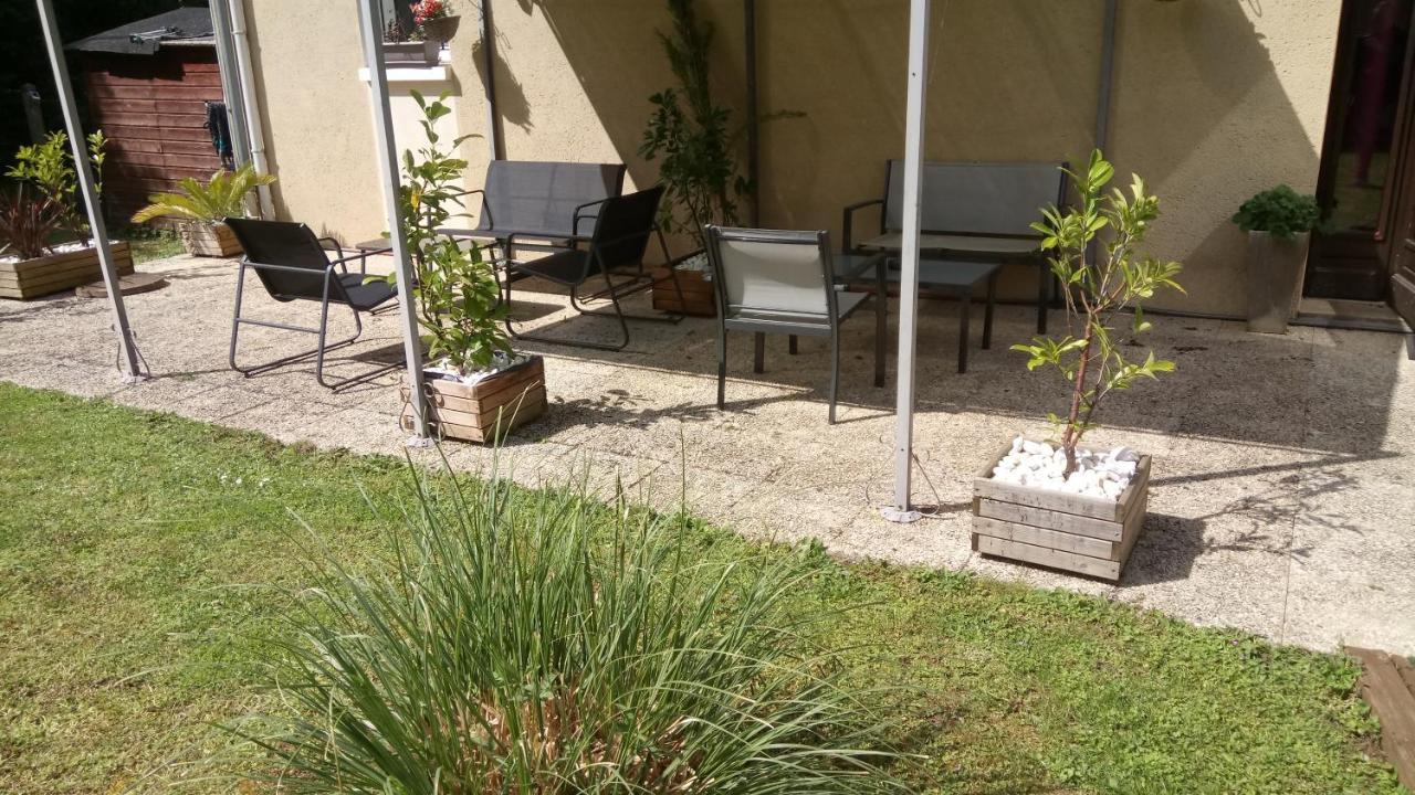 Hôtel Montespan Lussac-les-Châteaux Exterior foto