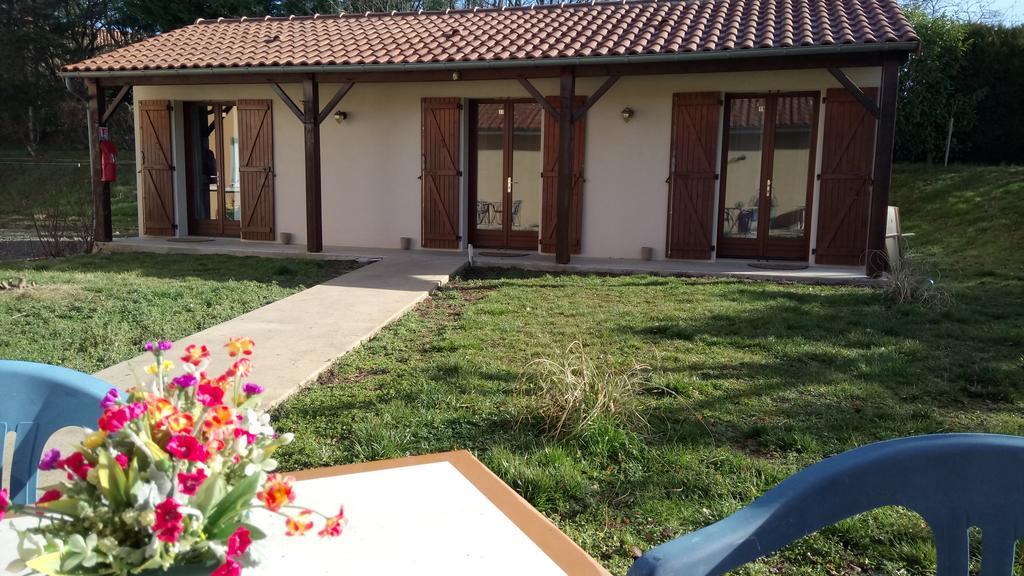Hôtel Montespan Lussac-les-Châteaux Exterior foto