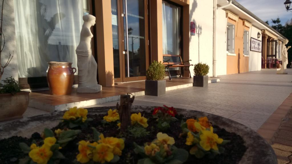 Hôtel Montespan Lussac-les-Châteaux Exterior foto