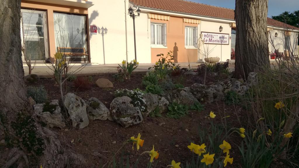 Hôtel Montespan Lussac-les-Châteaux Exterior foto