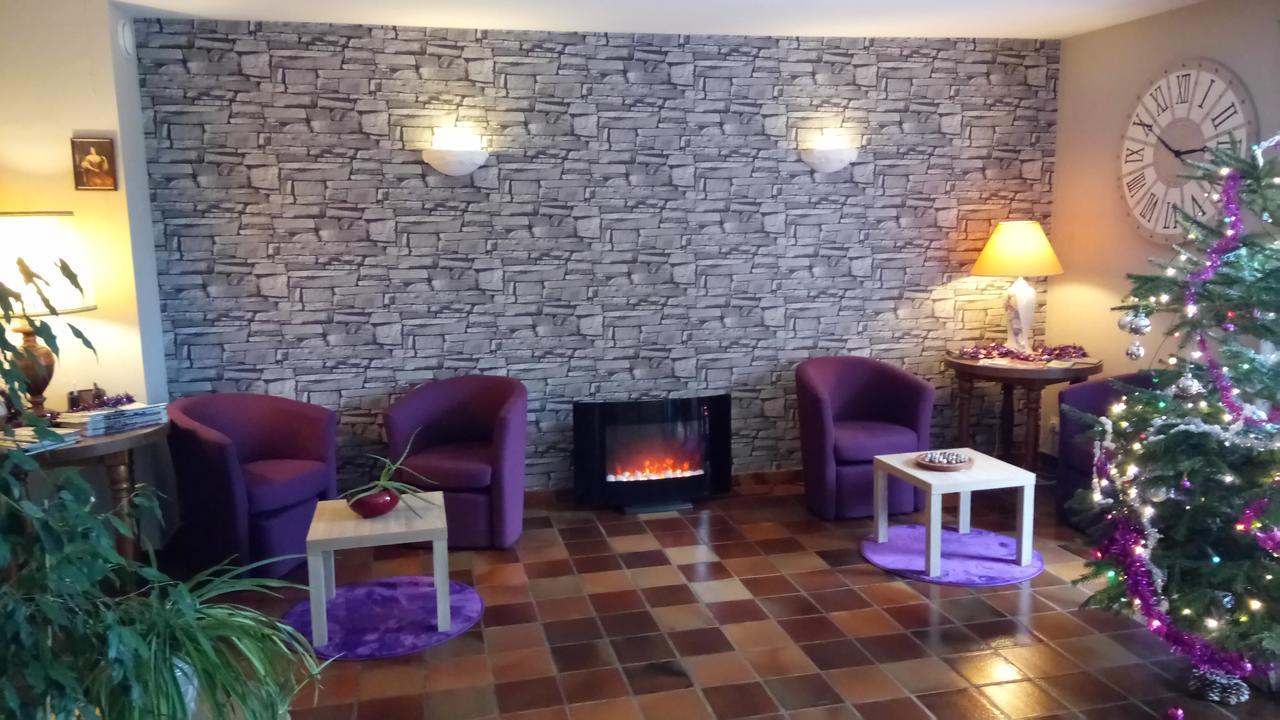 Hôtel Montespan Lussac-les-Châteaux Exterior foto